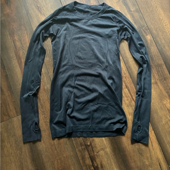 SILD ON MERCARI - Picture 1 of 6